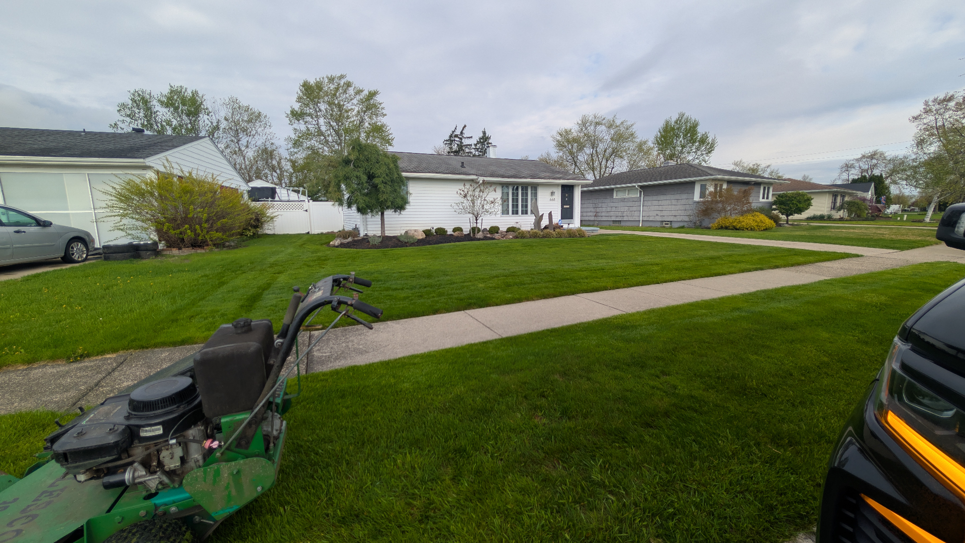 Freshly mowed Northtowns NY front yard after Cuzinz Property Maintenance lawn service