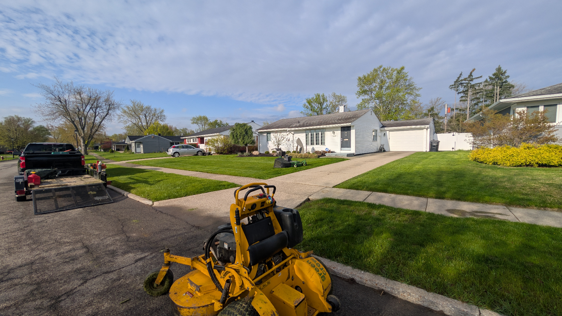 Northtowns NY front yard before Cuzinz Property Maintenance lawn service